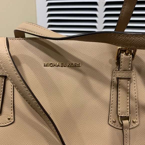 Authentic Michael kors handbag - Picture 3 of 6